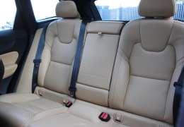 2022 VOLVO XC60 PLUSDARK+YANBASAMK İÇ TABA RENK