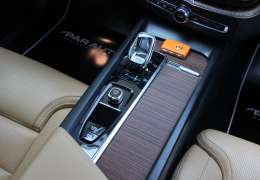 2022 VOLVO XC60 PLUSDARK+YANBASAMK İÇ TABA RENK